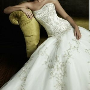 Allure Bridals Wedding dress 8822